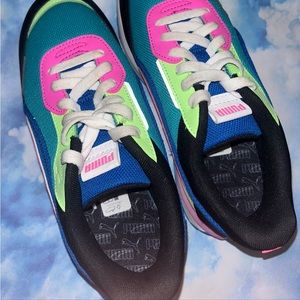 Puma marble lace up shoes only worn once super cute for a bright shoe moment